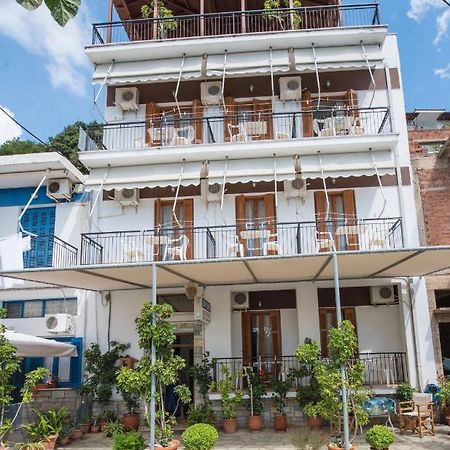 Orfanos Loutraki Rooms Eksteriør bilde