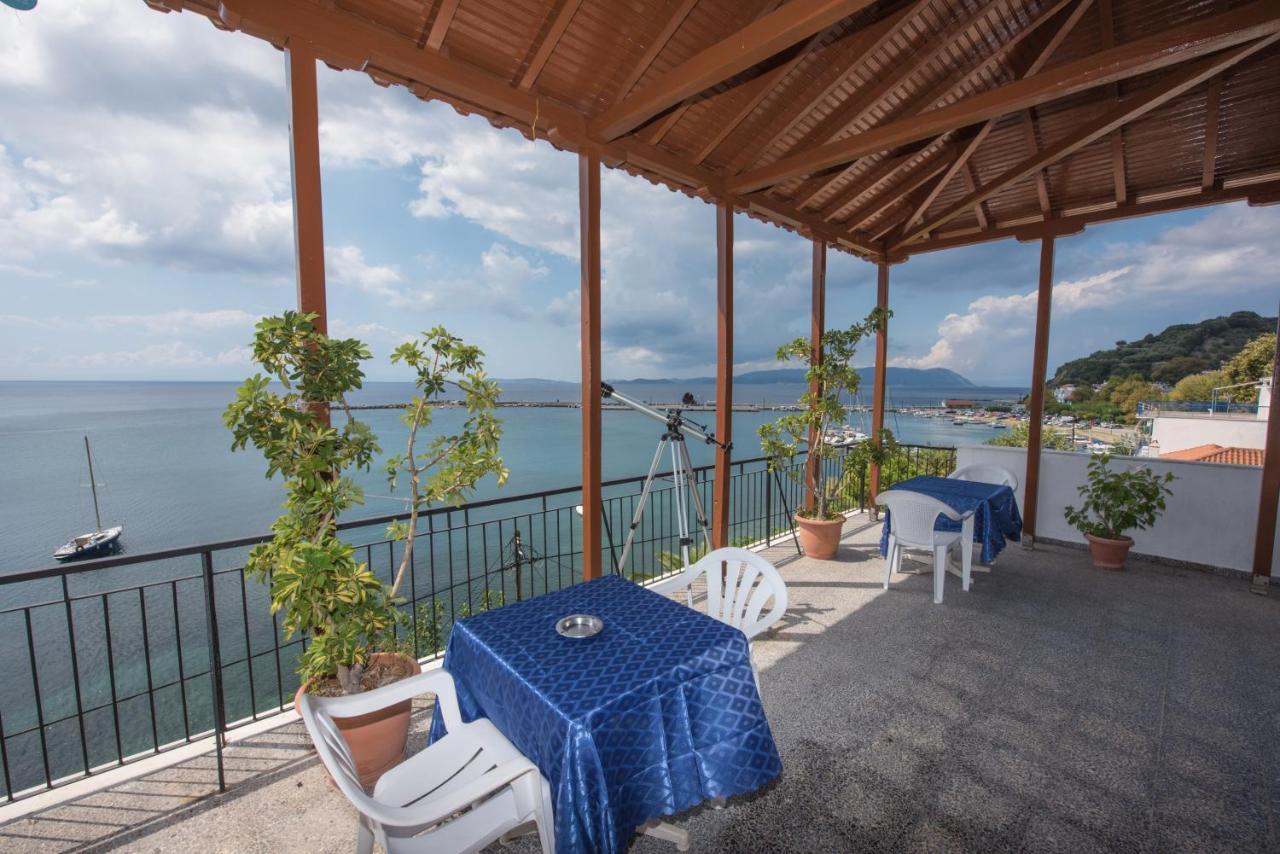 Orfanos Loutraki Rooms Eksteriør bilde