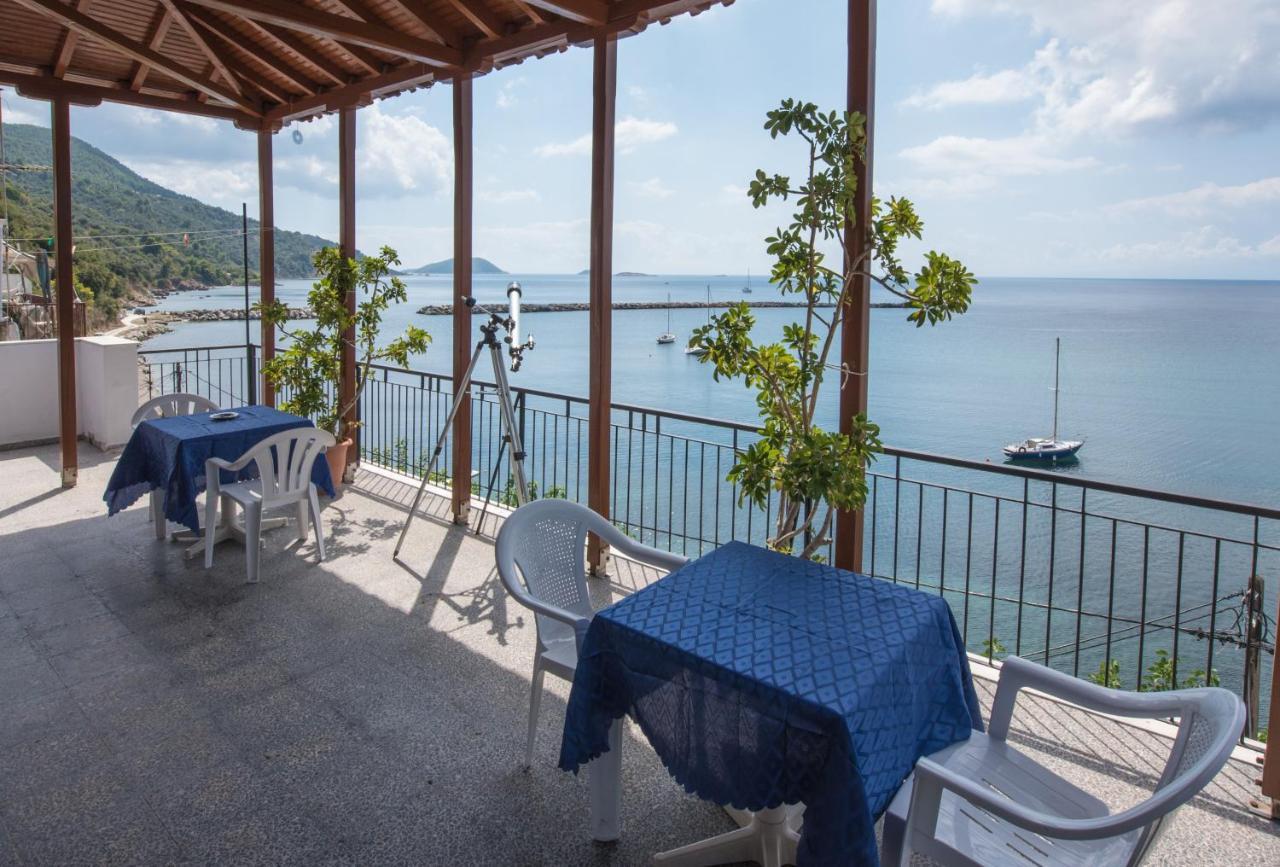 Orfanos Loutraki Rooms Eksteriør bilde