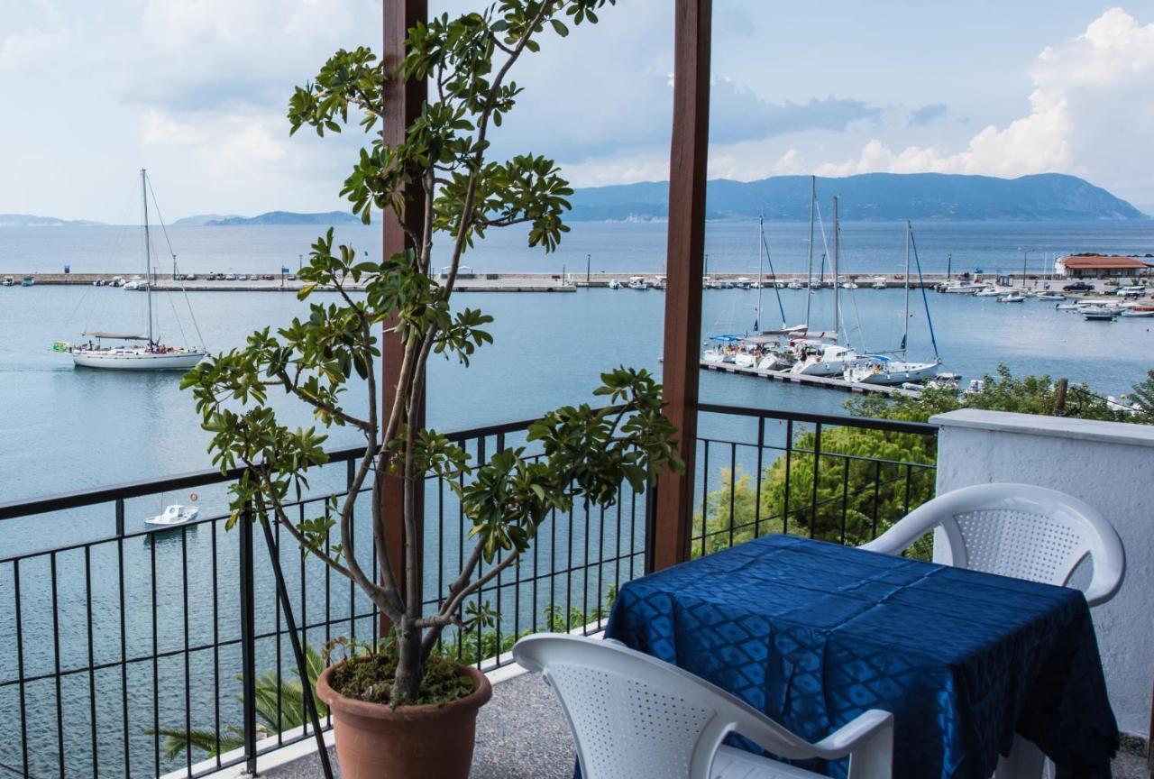 Orfanos Loutraki Rooms Eksteriør bilde