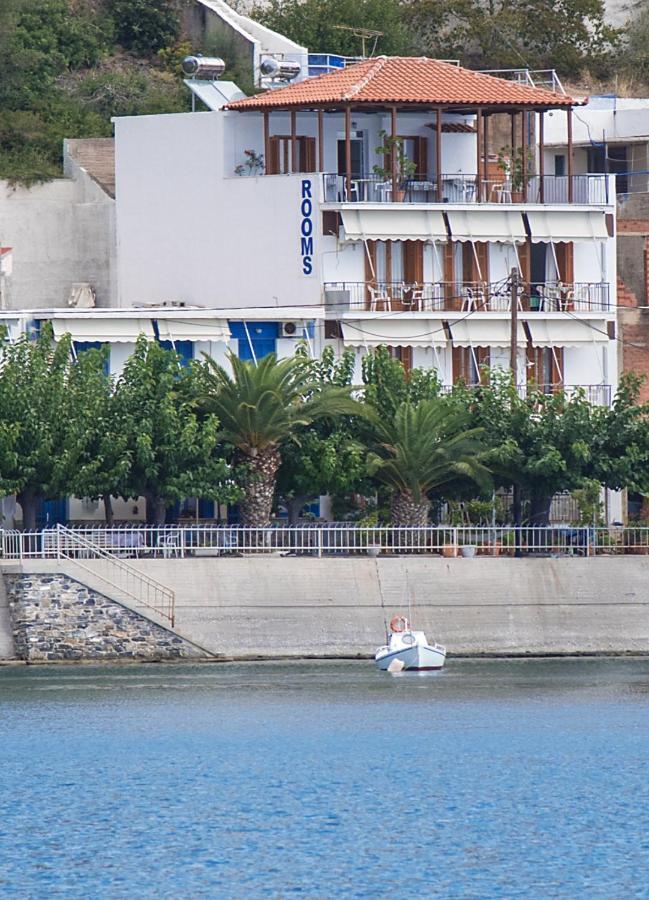 Orfanos Loutraki Rooms Eksteriør bilde