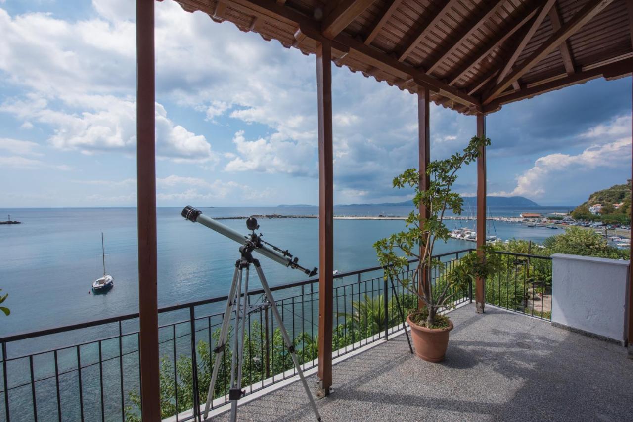 Orfanos Loutraki Rooms Eksteriør bilde