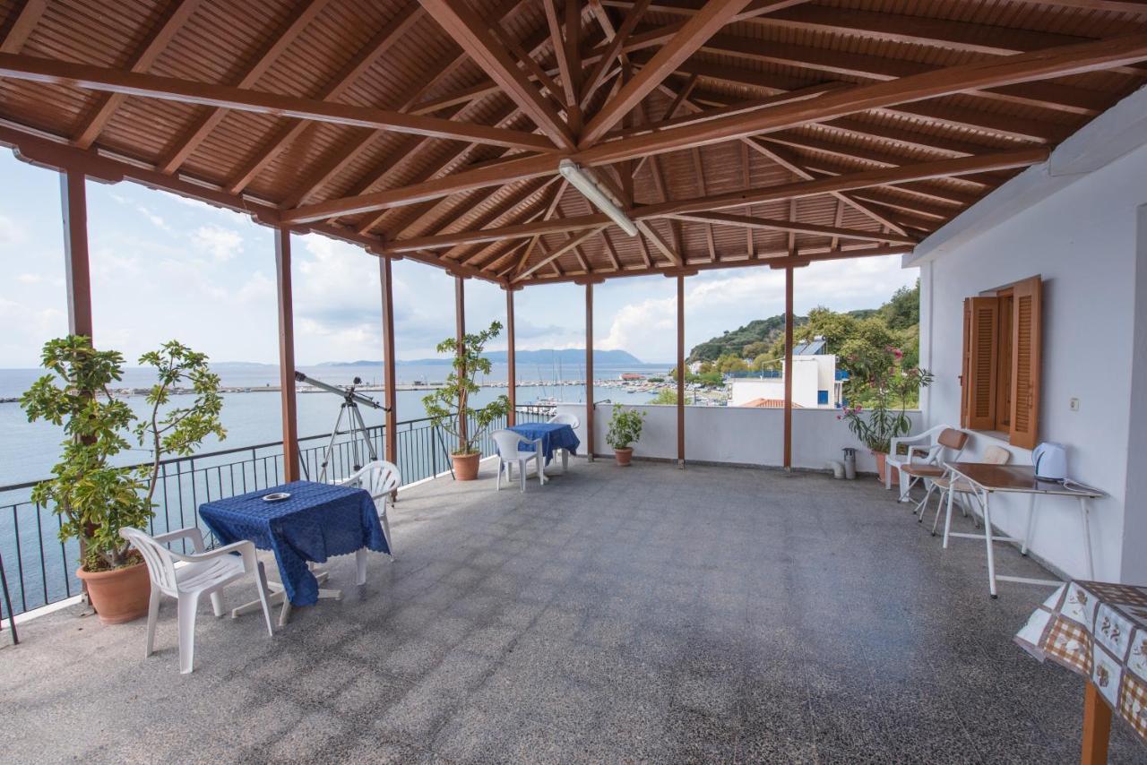 Orfanos Loutraki Rooms Eksteriør bilde