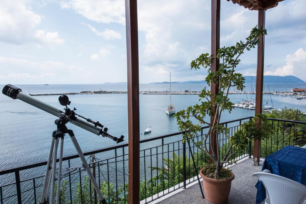 Orfanos Loutraki Rooms Eksteriør bilde