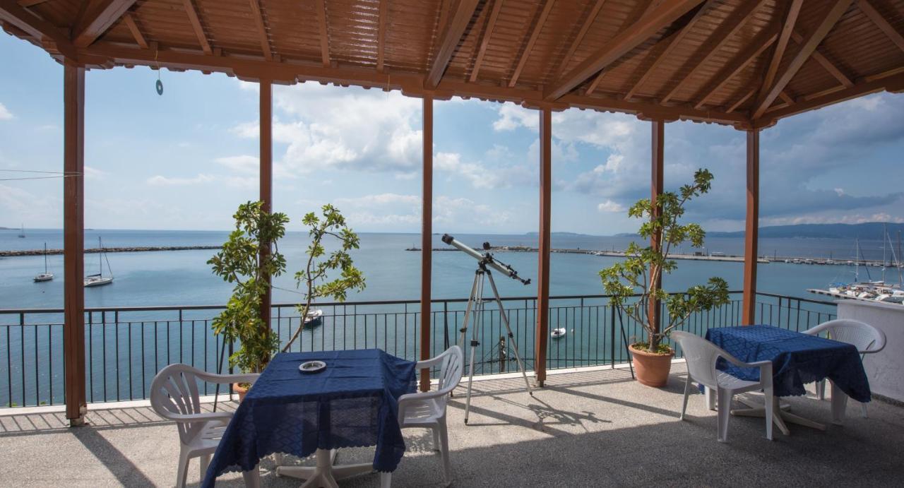 Orfanos Loutraki Rooms Eksteriør bilde
