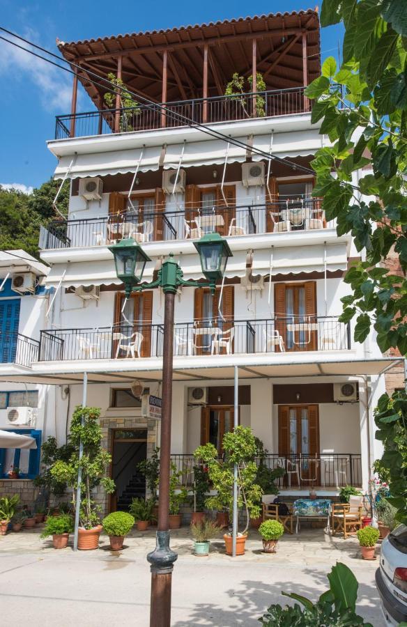Orfanos Loutraki Rooms Eksteriør bilde