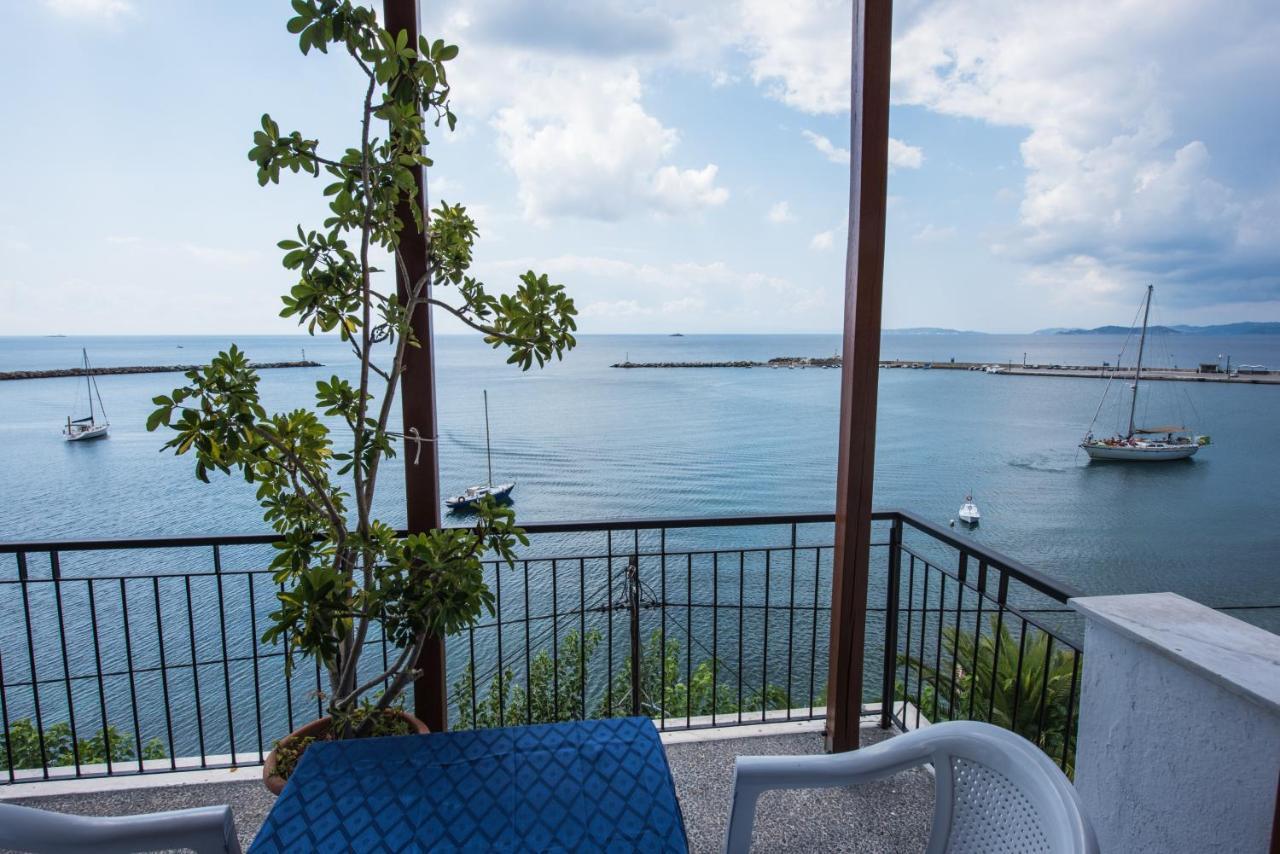 Orfanos Loutraki Rooms Eksteriør bilde