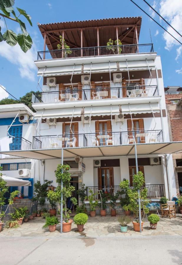 Orfanos Loutraki Rooms Eksteriør bilde