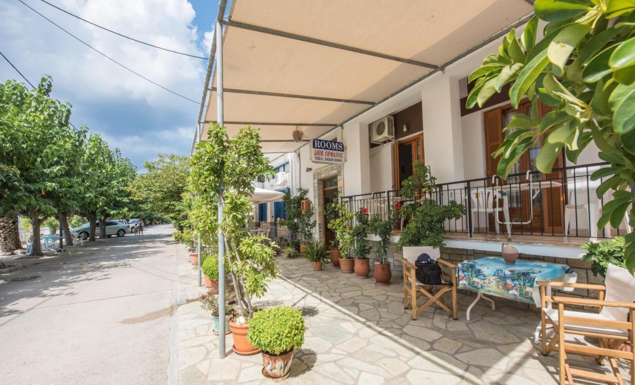 Orfanos Loutraki Rooms Eksteriør bilde