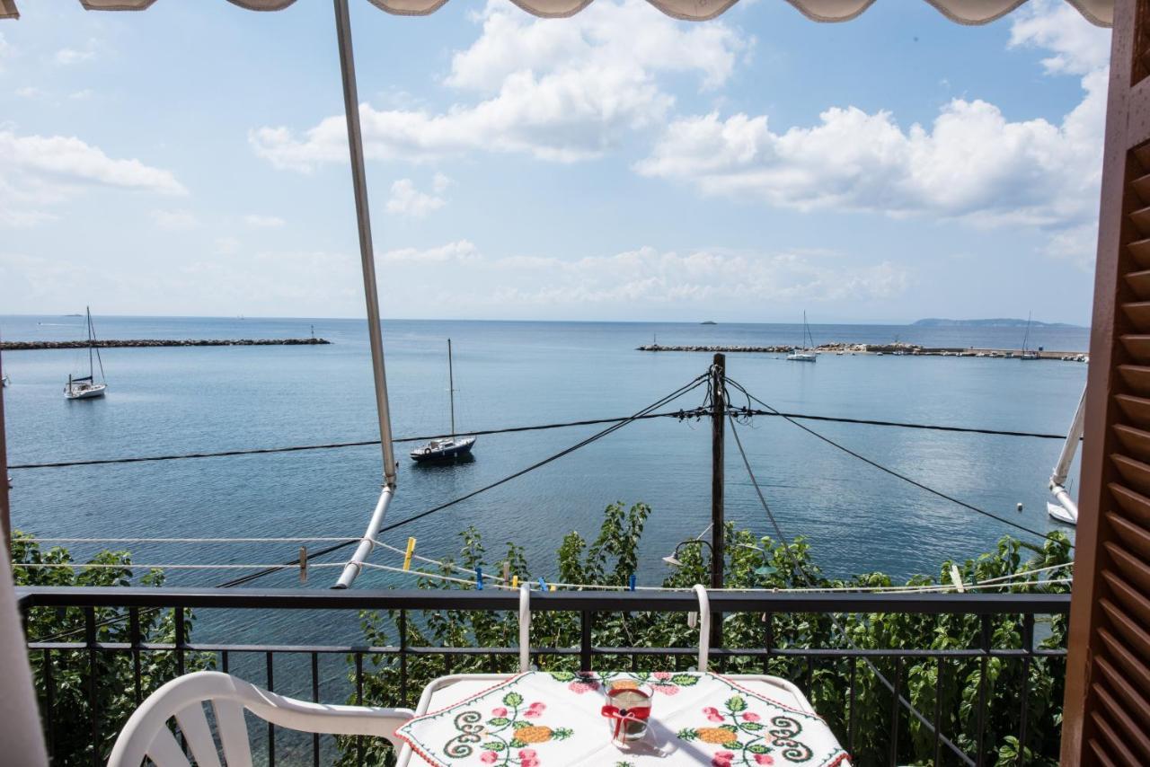 Orfanos Loutraki Rooms Eksteriør bilde