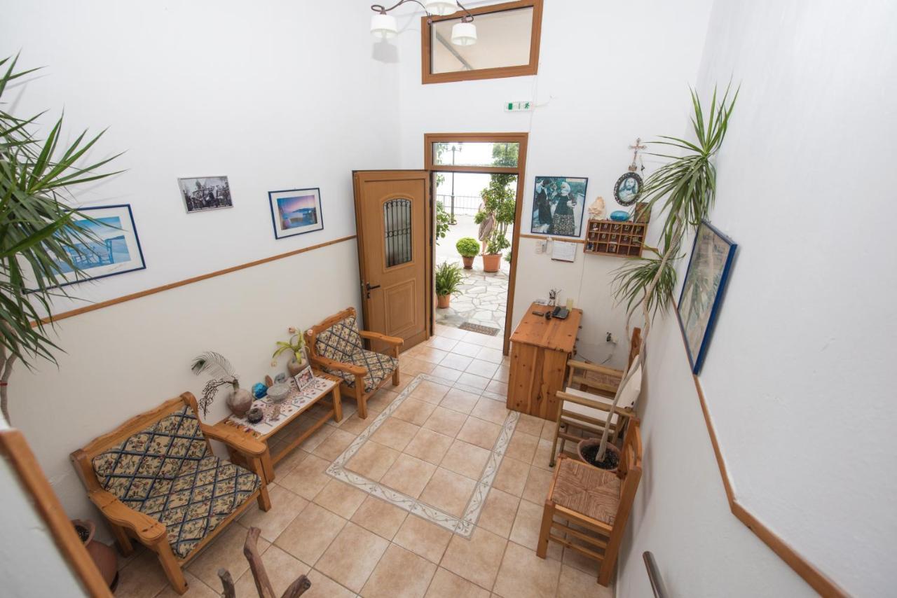 Orfanos Loutraki Rooms Eksteriør bilde