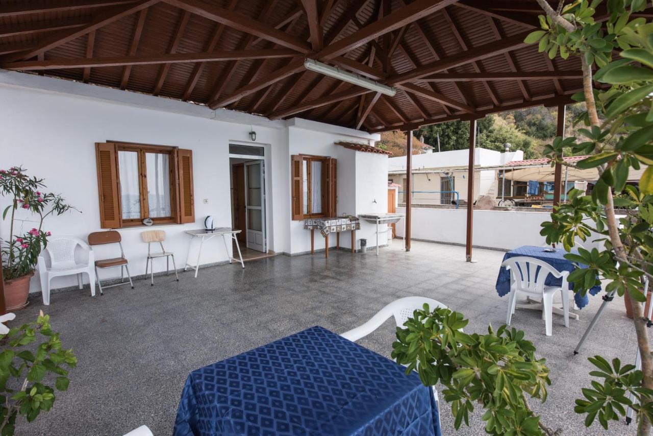 Orfanos Loutraki Rooms Eksteriør bilde