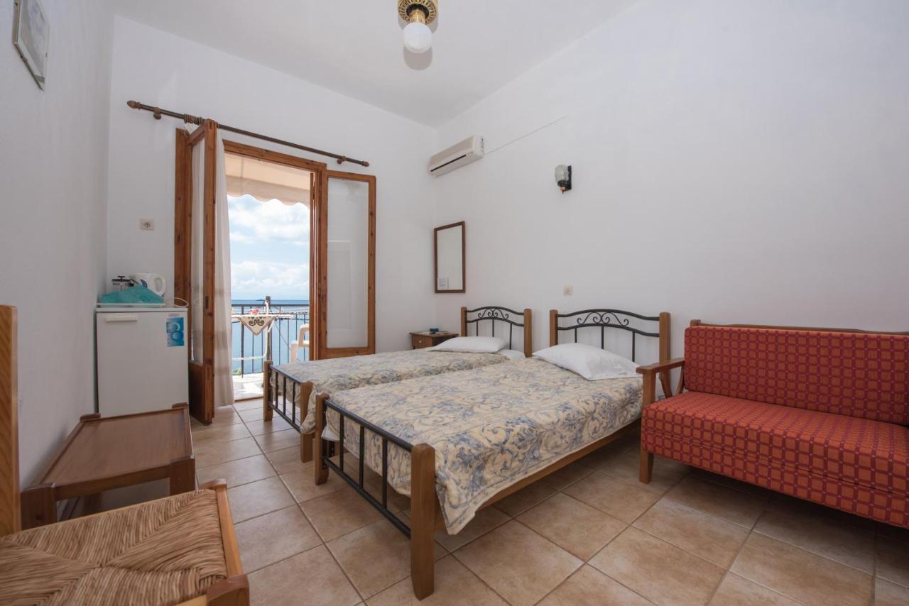 Orfanos Loutraki Rooms Eksteriør bilde