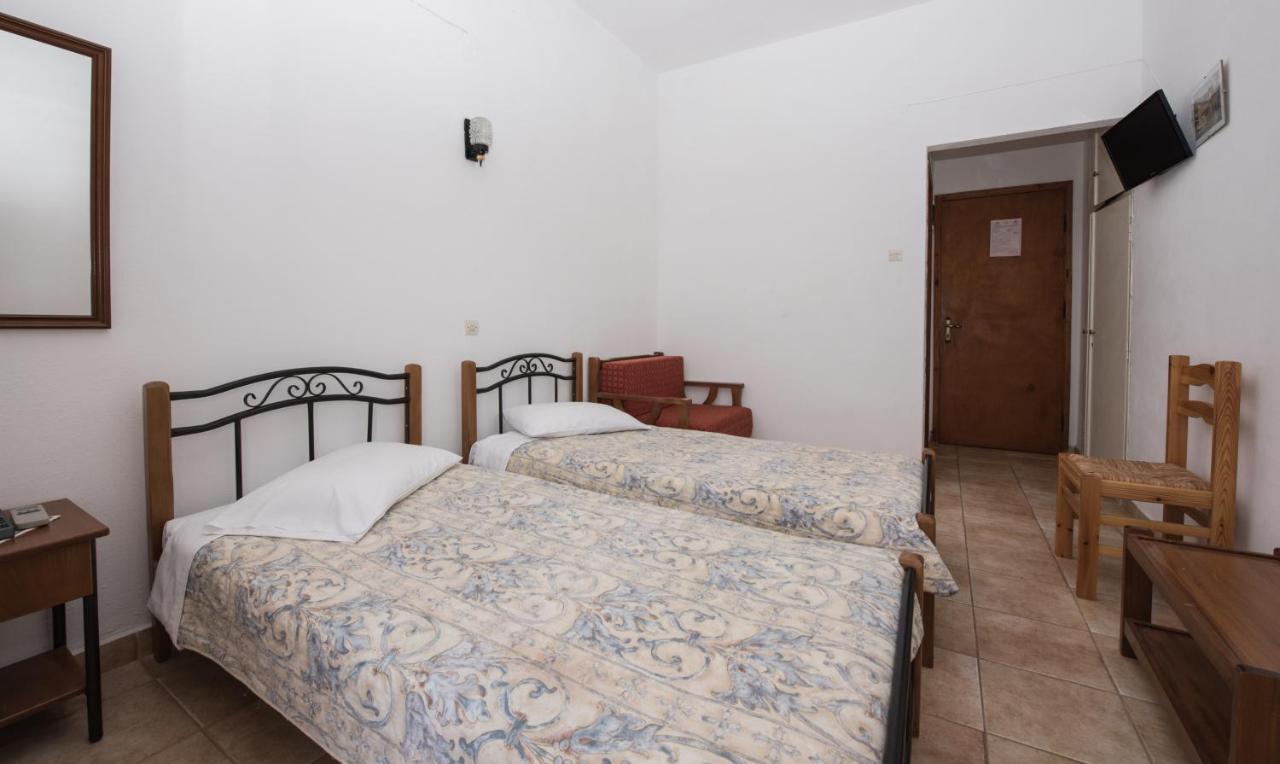 Orfanos Loutraki Rooms Eksteriør bilde
