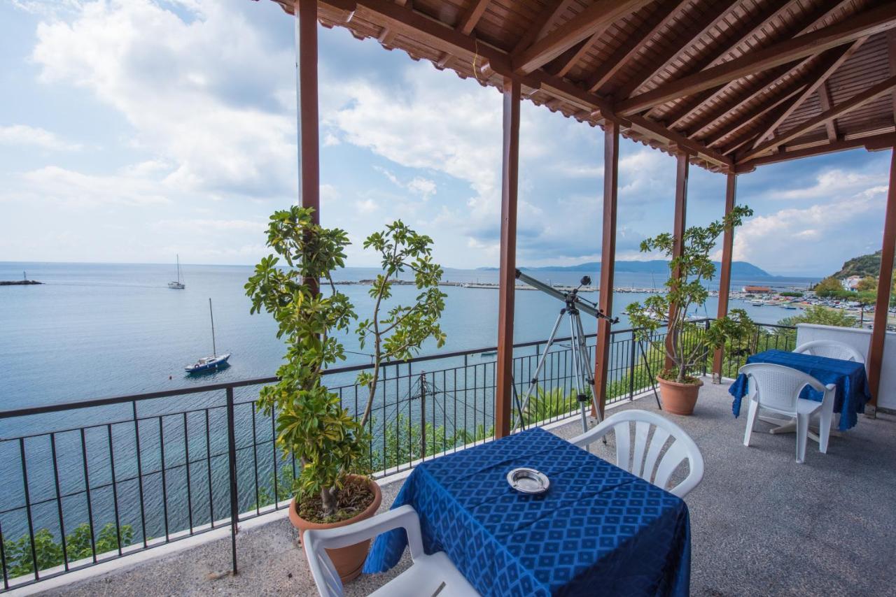 Orfanos Loutraki Rooms Eksteriør bilde