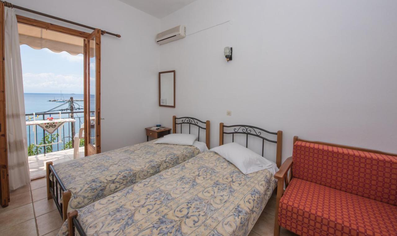 Orfanos Loutraki Rooms Eksteriør bilde