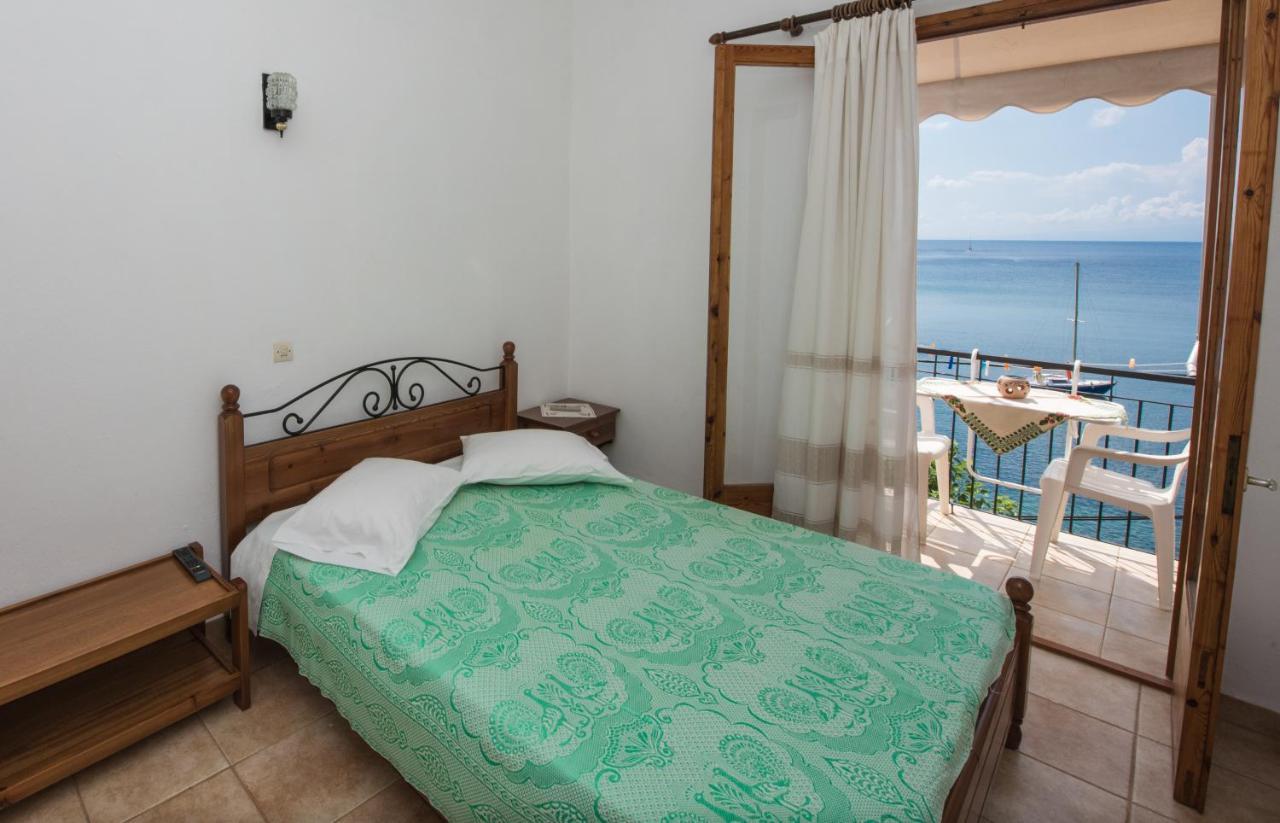 Orfanos Loutraki Rooms Eksteriør bilde